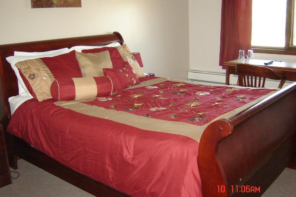 Midway Motel Radisson Room photo