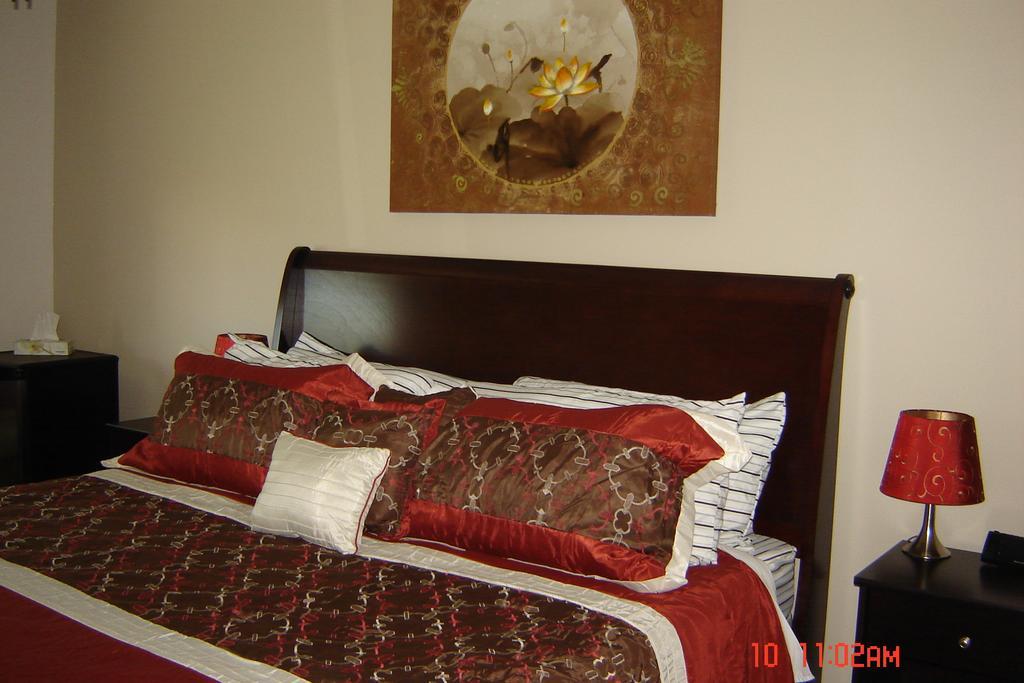 Midway Motel Radisson Room photo