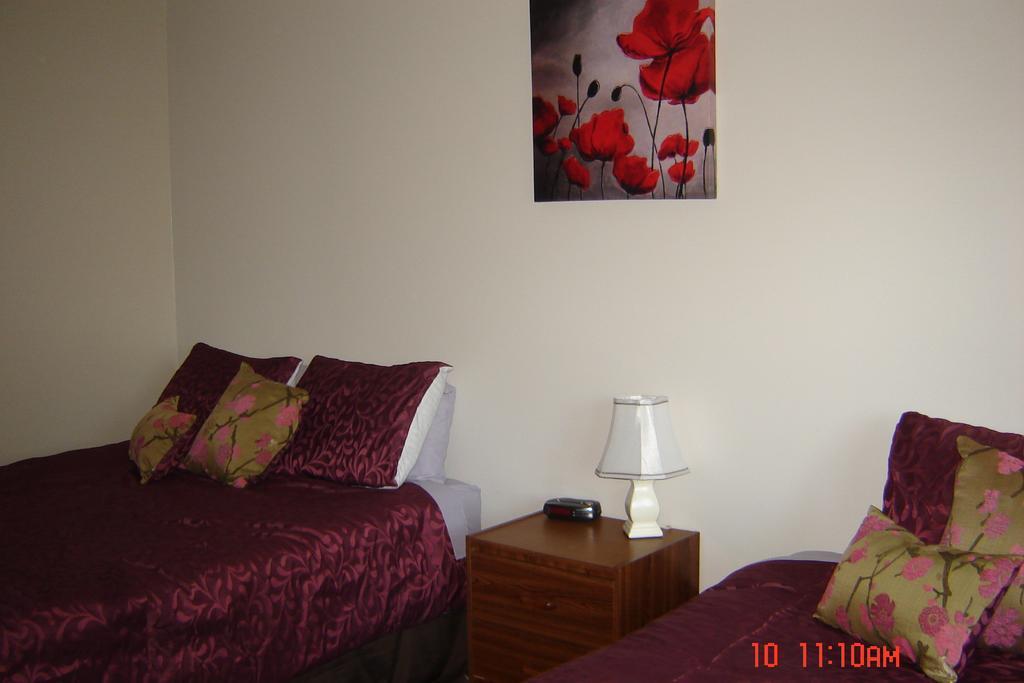 Midway Motel Radisson Room photo